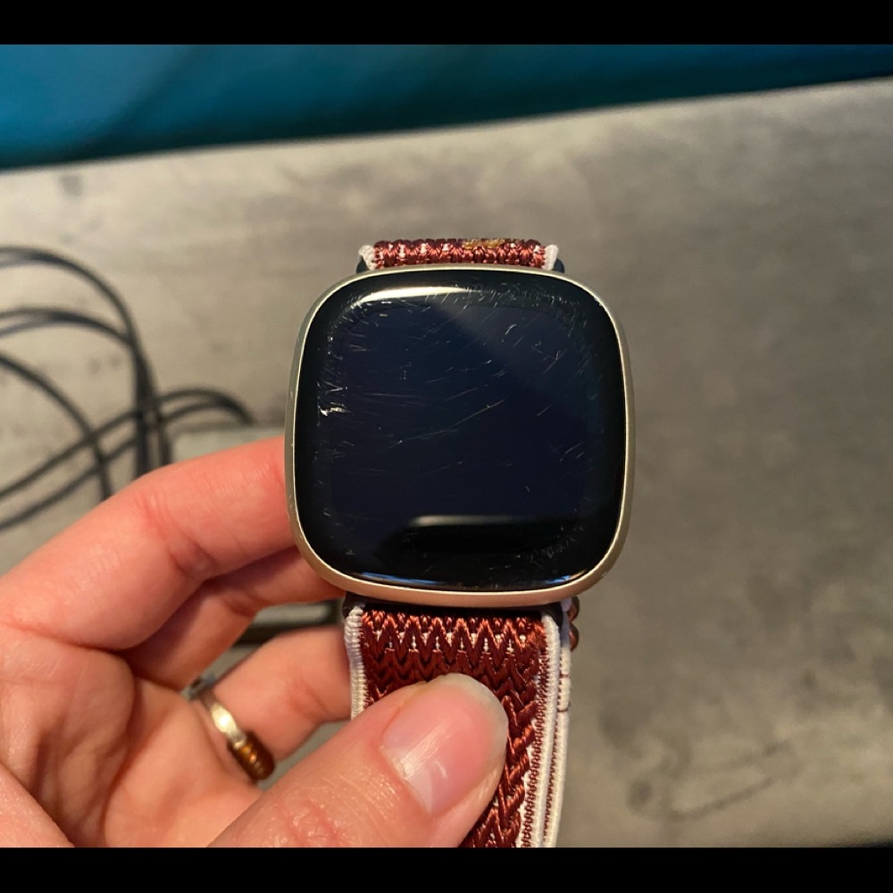 Fitbit Versa 3 - Picture 2 of 3